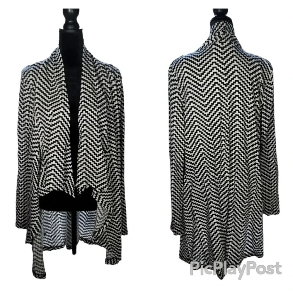 The Limited Chevron Convertible Cardigan Wrap/ Black & Ivory XL